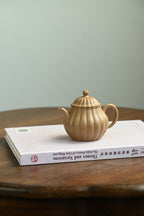 秋蕊·全手工 /全手工大赛一等奖，顶级筋纹器高手王军作品 /容量210cc/原矿段泥 筋纹花瓣，花蕊做钮，秀雅俊秀