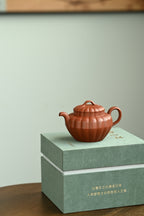秋菱·全手工/全手工大赛一等奖顶级筋纹器高手王军作品 /容量190cc/极品大红袍 壶型俊秀雅致，筋纹塑型，流线曼妙有致
