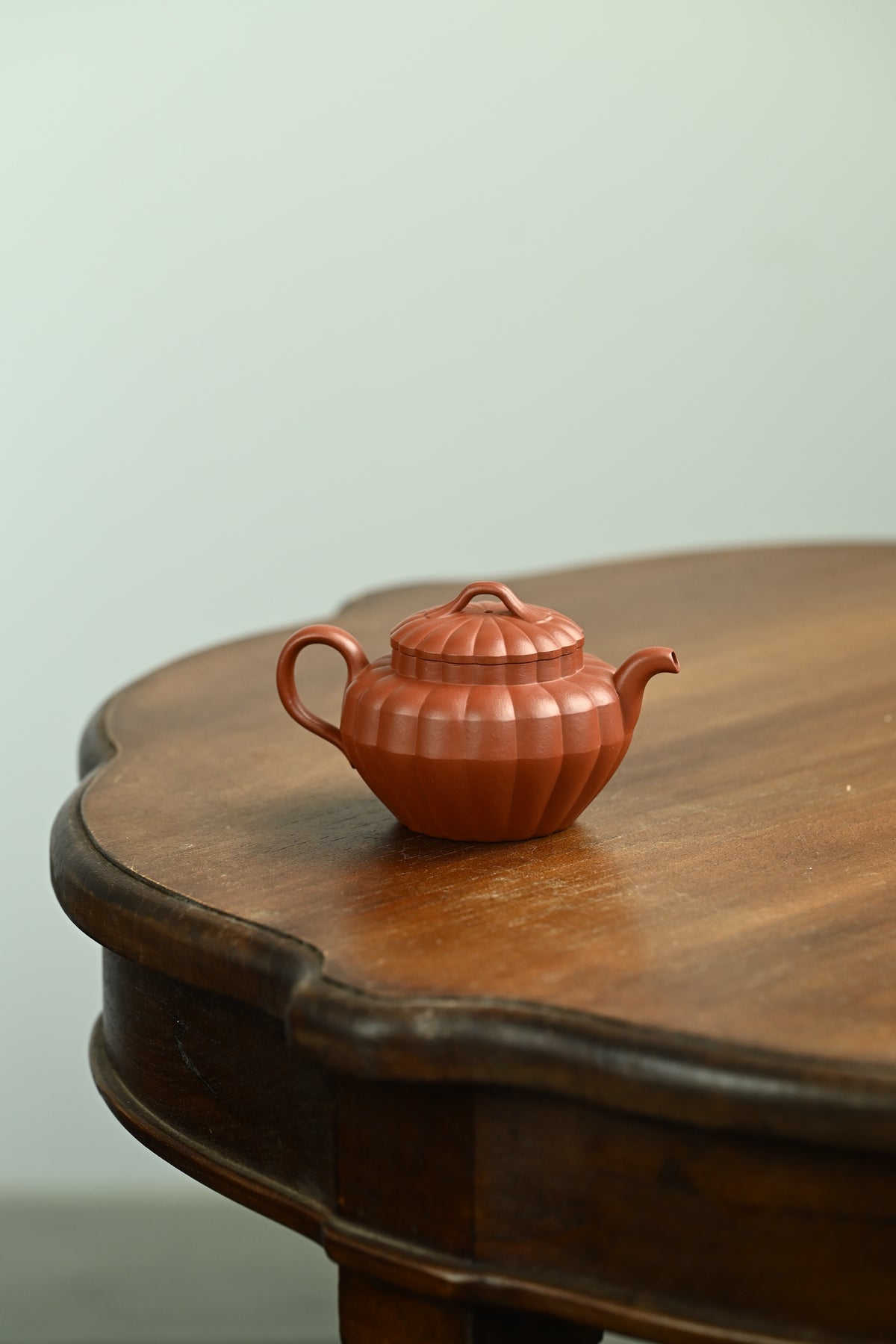 秋菱·全手工/全手工大赛一等奖顶级筋纹器高手王军作品 /容量190cc/极品大红袍 壶型俊秀雅致，筋纹塑型，流线曼妙有致