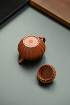 秋菱·全手工/全手工大赛一等奖顶级筋纹器高手王军作品 /容量190cc/极品大红袍 壶型俊秀雅致，筋纹塑型，流线曼妙有致
