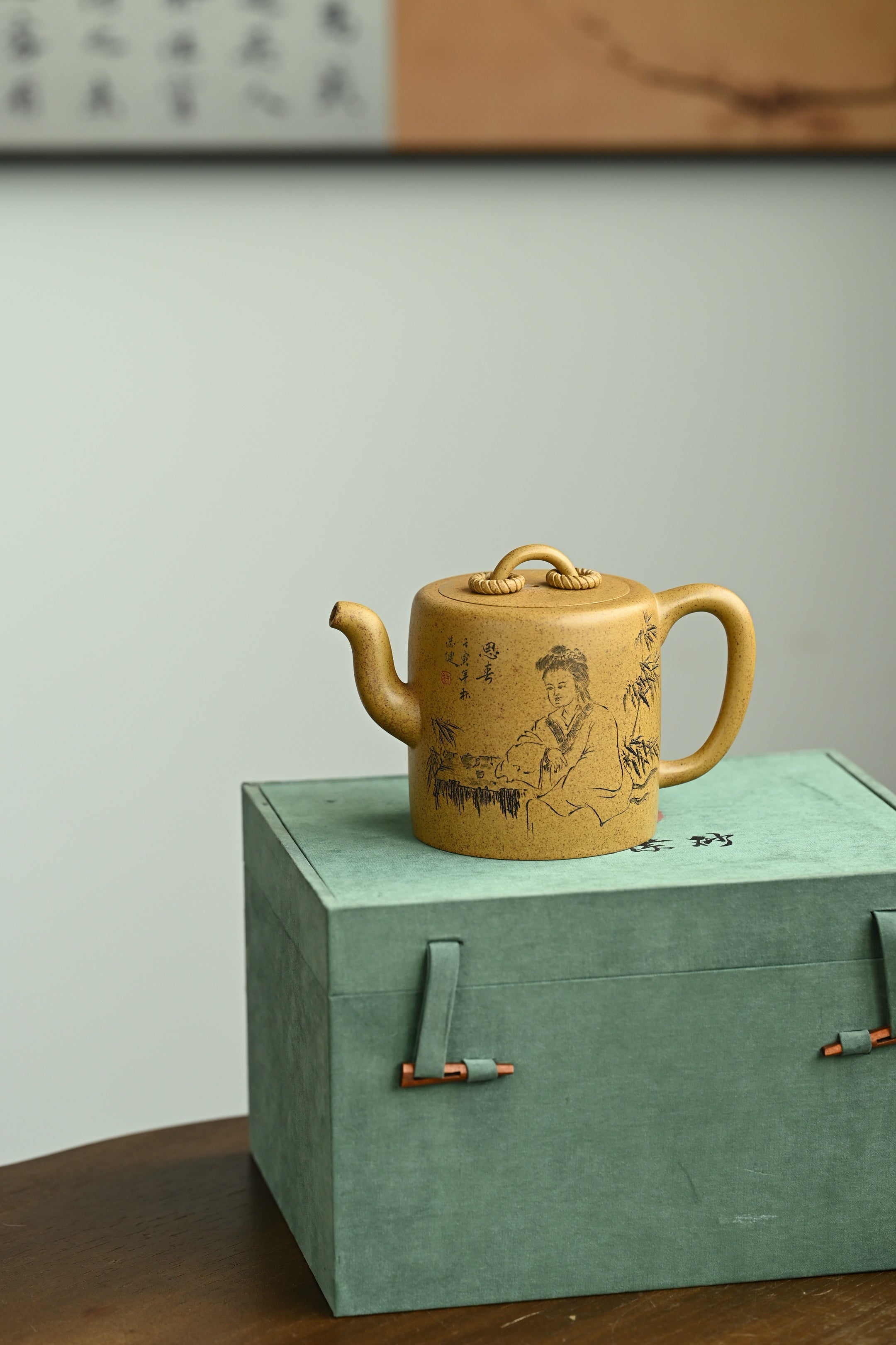 双圈·全手工/大国工匠省大师陈富强作品  /容量450cc/原矿黄金段 壶身直筒俊秀大气，双绳纹桥钮为盖，形制别致