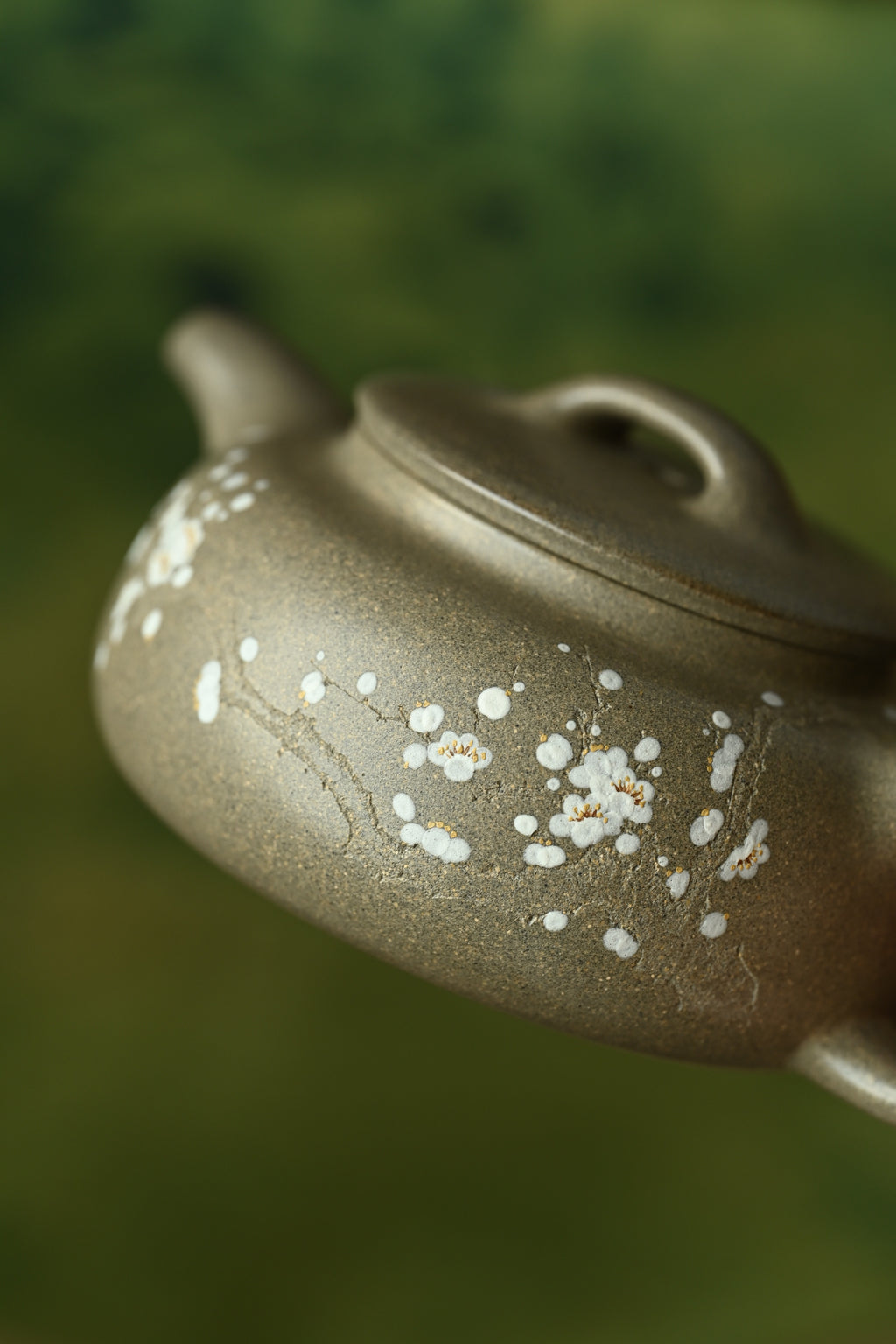 圆满·全手工/研高刘红仙作品  /容量180cc/原矿蟹壳青 壶腹丰腴圆鼓，长流秀挺舒展，圈把舒展趁手