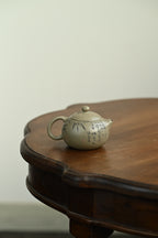西施·全手工 /研高刘红仙作品 /容量160cc/原矿蟹壳青 凝练简约，利落而不失典雅，盈盈一握、静若凡华