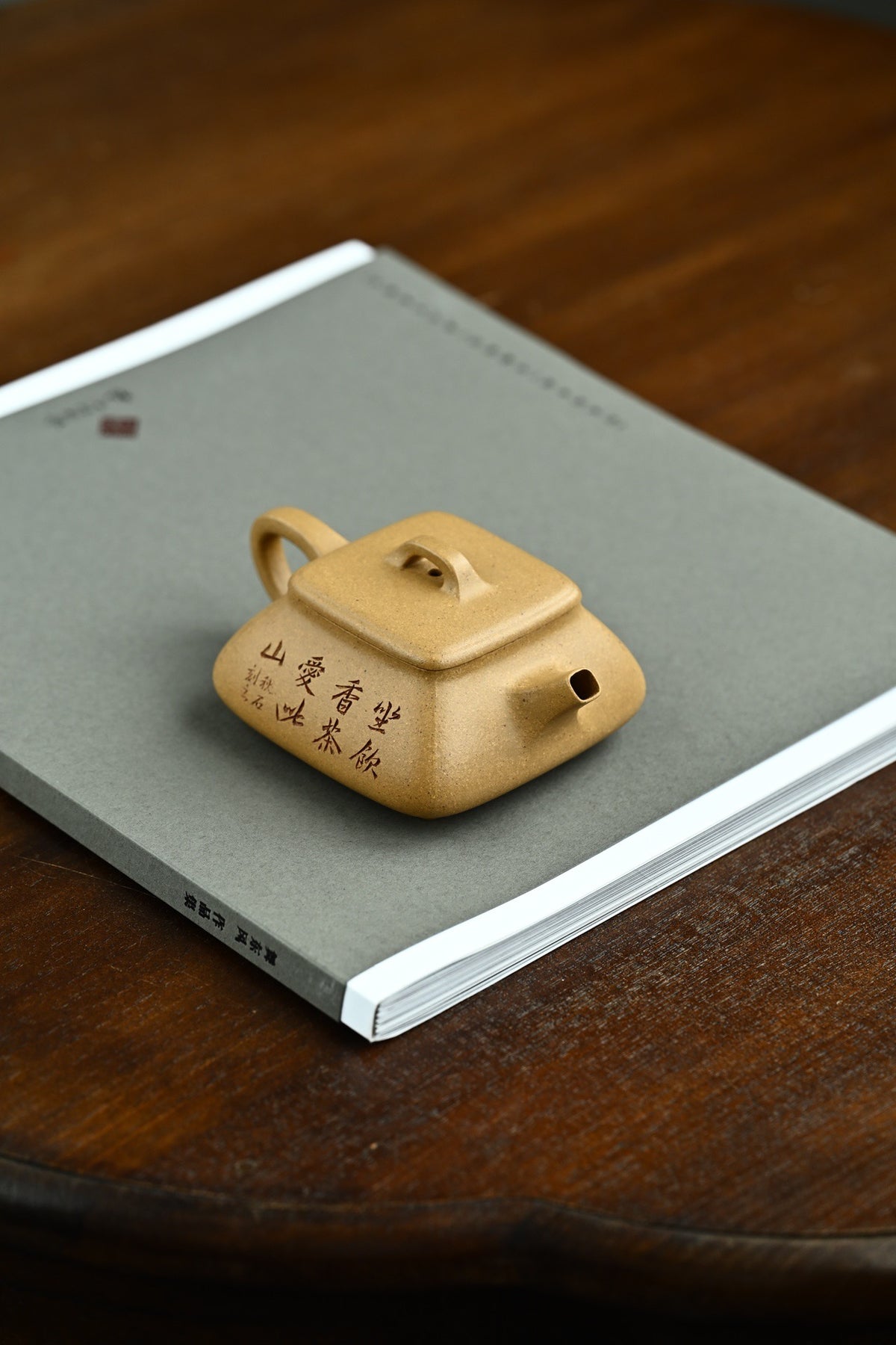 四方瓢·全手工 容量200cc/极品黄金段 四方壶身饱满有力，肩部挺括、底部内收