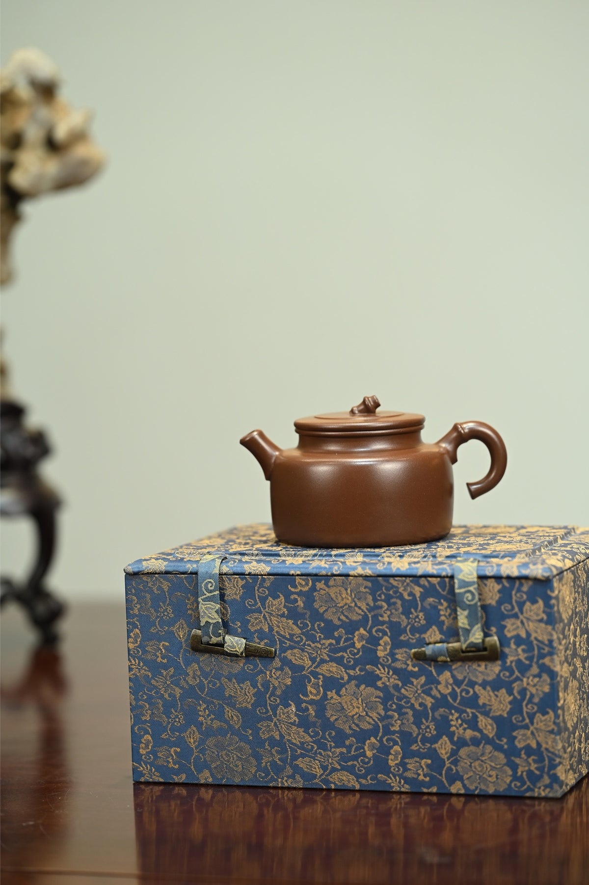 逸竹·全手工/容量190cc/极品紫泥 造型俊秀灵巧、典雅绝俗，流把、盖钮皆取竹段