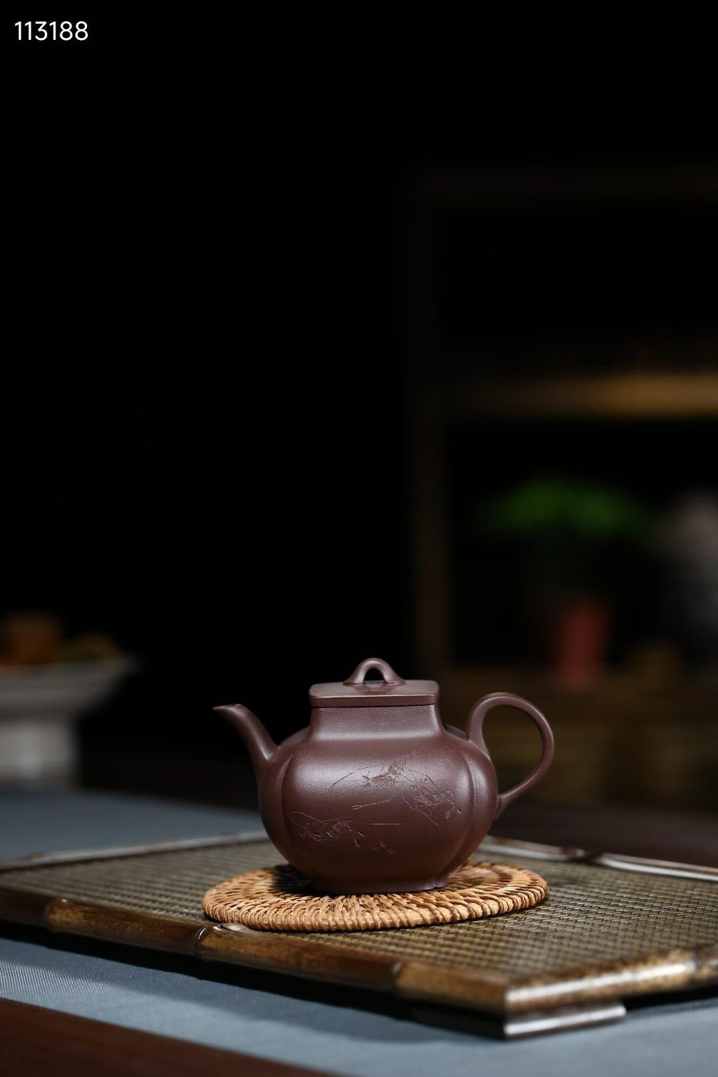 全手工制作【四方兰春】制壶：曹美好 (国家级工艺美术师) 泥料：原矿紫泥 容量：270cc 孔数：14孔