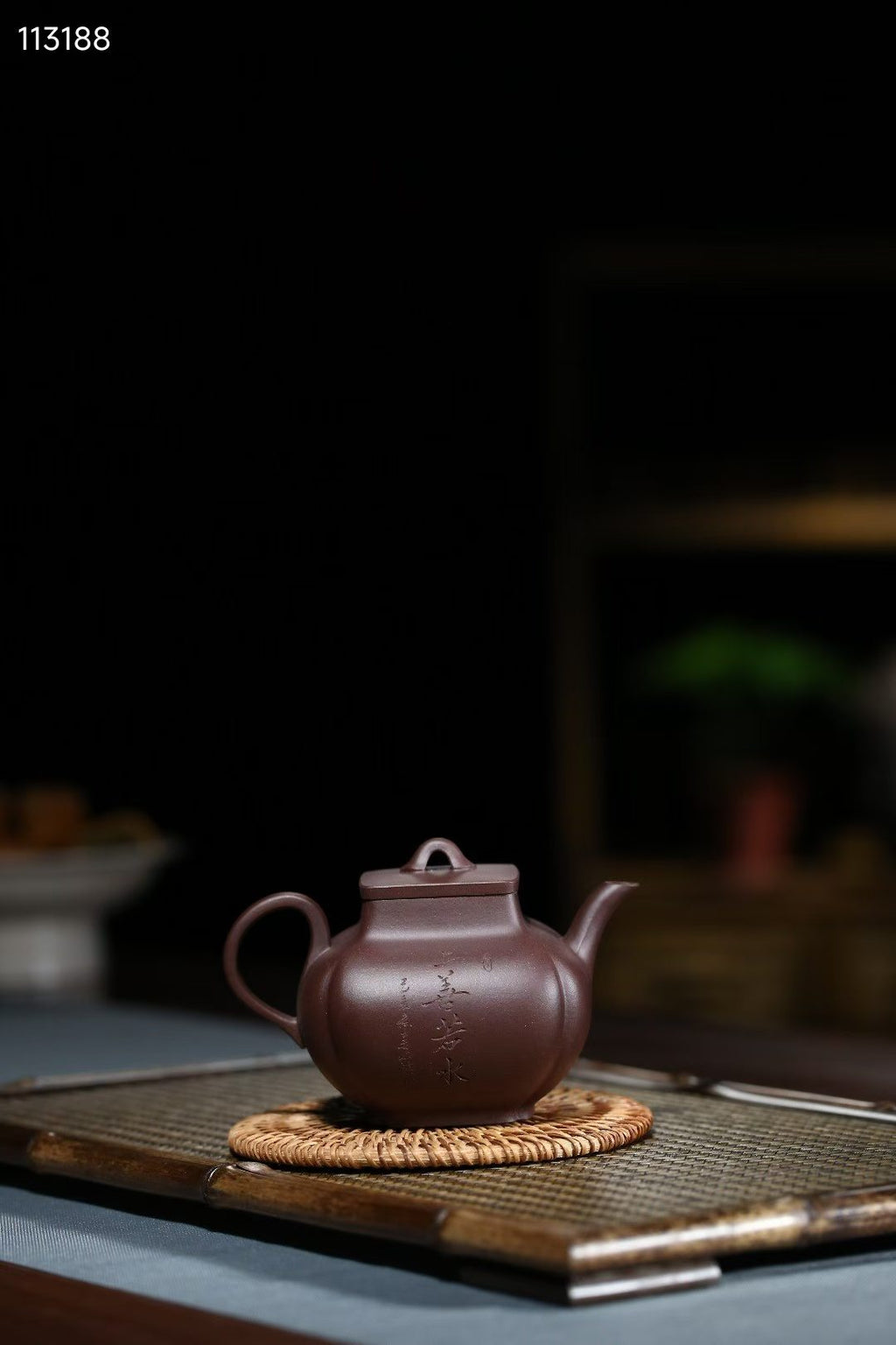 全手工制作【四方兰春】制壶：曹美好 (国家级工艺美术师) 泥料：原矿紫泥 容量：270cc 孔数：14孔