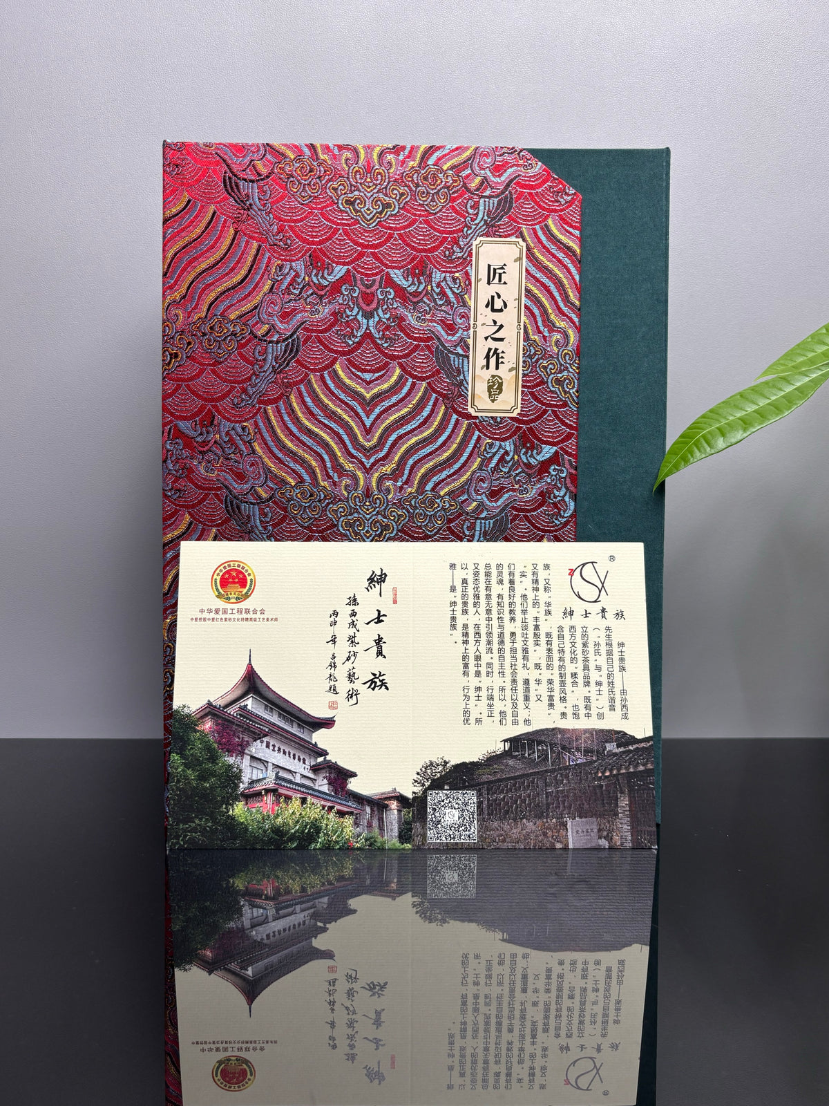 绿茵逐梦 壶藏乾坤｜孙西成原创足球紫砂套组｜赛事典藏·高端礼赠重器👍  ——原矿白玉段泥｜足球壶200ml 4只足球品茗杯×40ml｜段泥干泡台R13cm ——非遗紫砂技艺代表人物·孙西成 精制