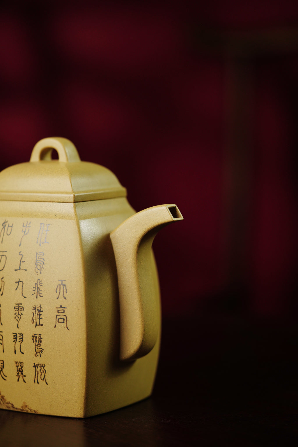 双匠合璧·天工孤品｜沈更轶×彭金格 紫砂传世重器【汉方壶】，藏之传世·赠之尊荣·礼藏双宜，尽显东方格调与收藏高度👍  ——原矿优质本山绿泥 · 680cc