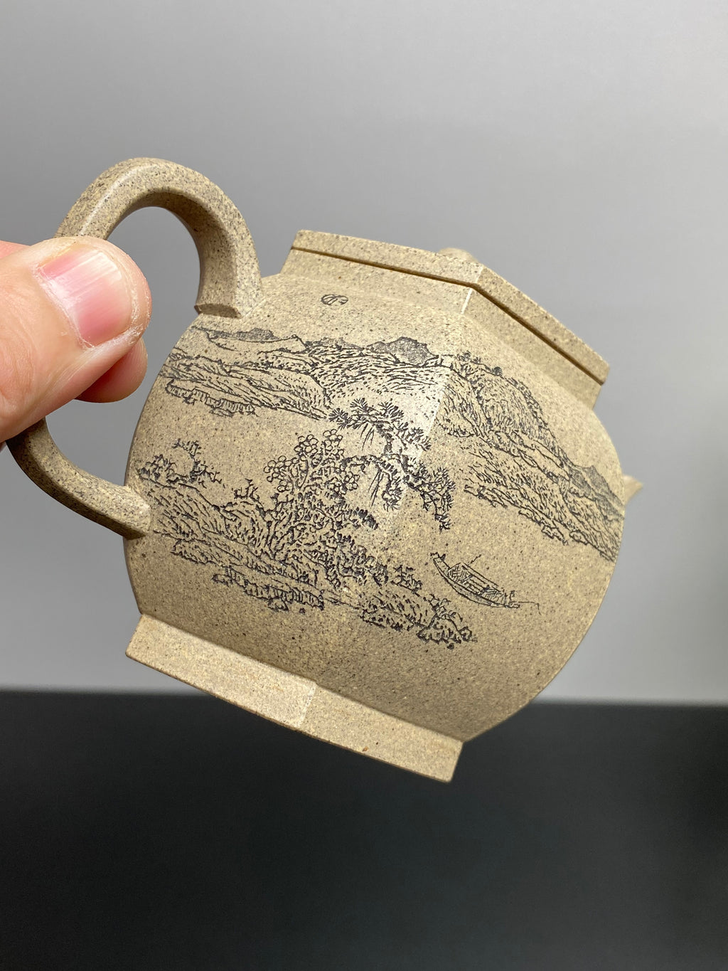 宏林山水·礼藏至尊｜紫砂界山水陶刻标杆｜陈宏林大师传世巅峰臻品【六方宫灯壶】收藏送礼·双绝重器!  ——原矿优质芝麻段·300cc