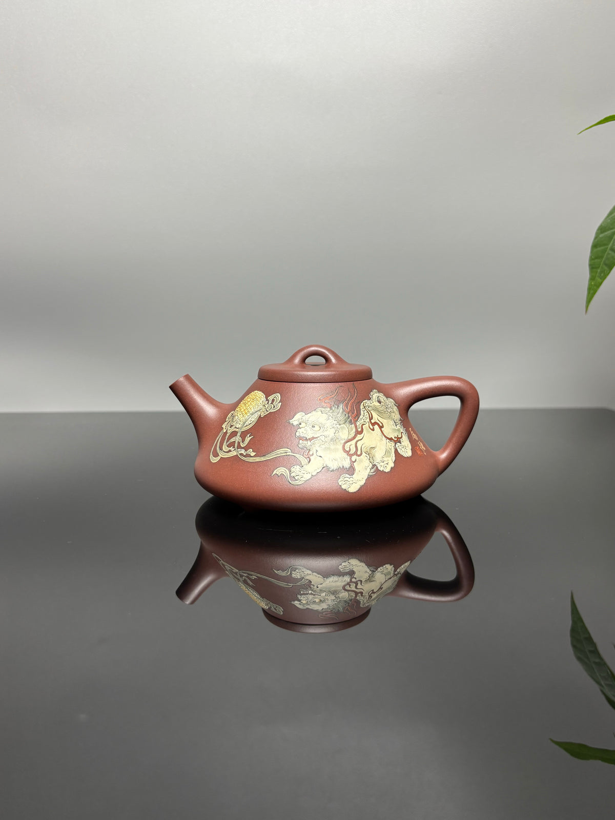 李金强亲绘稀世孤品【子冶石瓢】收藏传世｜礼赠顶级｜潜力重器👍（可私人定制） 原矿优质底槽清·280cc，子冶石瓢骨肉挺拔、线条利落，古朴壶身承载顶级工笔泥绘，业界No1。