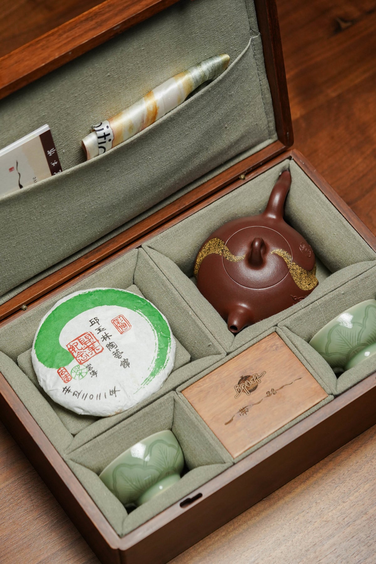 紫砂彩陶融合·一代宗师邱玉林｜殿堂臻品《人生路套组》高端礼赠｜传世收藏｜潜力天花板重器👍料：原矿底槽清老料｜容量：420cc｜工艺：独家茶叶沫宝石釉