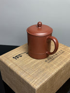 范泽锋大师夫人·汤宣武 原创紫砂臻品《玲珑杯》｜礼藏传世重器👍  ——家藏原矿优质底槽清·400cc ——江苏省陶瓷艺术名人·汤宣武·制 ——江苏省陶瓷艺术大师·范泽锋监制