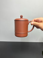 范泽锋大师夫人·汤宣武 原创紫砂臻品《玲珑杯》｜礼藏传世重器👍  ——家藏原矿优质底槽清·400cc ——江苏省陶瓷艺术名人·汤宣武·制 ——江苏省陶瓷艺术大师·范泽锋监制
