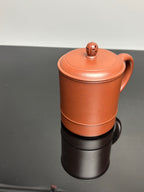 范泽锋大师夫人·汤宣武 原创紫砂臻品《玲珑杯》｜礼藏传世重器👍  ——家藏原矿优质底槽清·400cc ——江苏省陶瓷艺术名人·汤宣武·制 ——江苏省陶瓷艺术大师·范泽锋监制