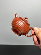 范泽锋大师夫人·汤宣武 原创紫砂臻品《冬至壶》｜礼藏传世重器👍  ——家藏原矿优质大红袍·230cc ——江苏省陶瓷艺术名人·汤宣武·制 ——江苏省陶瓷艺术大师·范泽锋监制