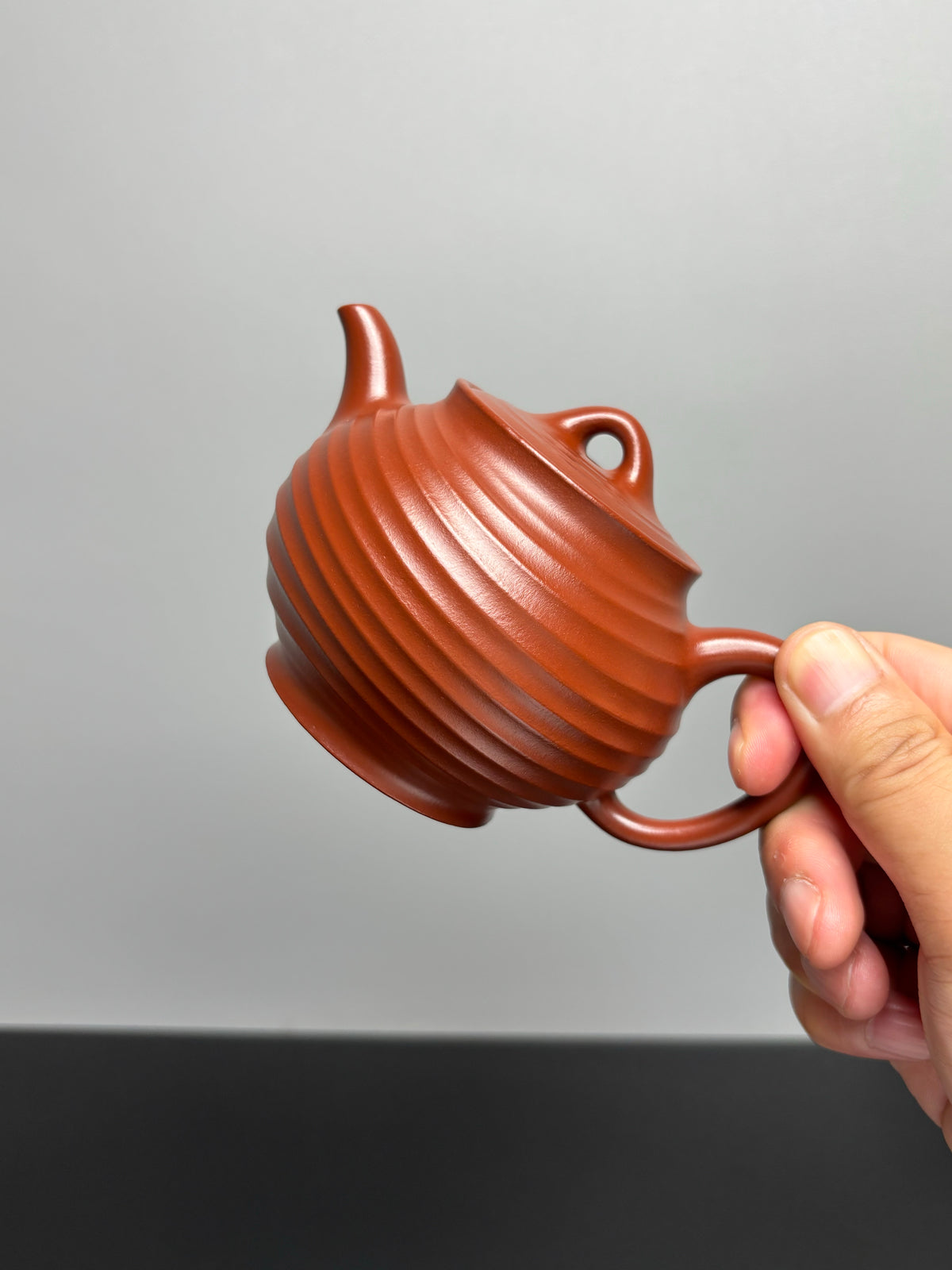 范泽锋大师夫人·汤宣武 原创紫砂臻品《冬至壶》｜礼藏传世重器👍  ——家藏原矿优质大红袍·230cc ——江苏省陶瓷艺术名人·汤宣武·制 ——江苏省陶瓷艺术大师·范泽锋监制