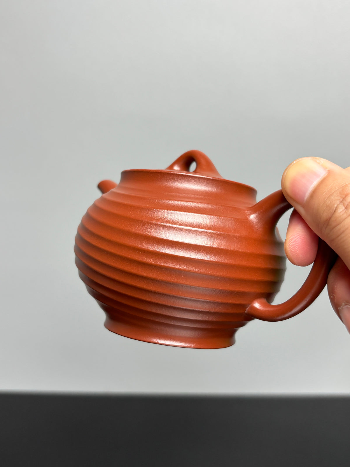 范泽锋大师夫人·汤宣武 原创紫砂臻品《冬至壶》｜礼藏传世重器👍  ——家藏原矿优质大红袍·230cc ——江苏省陶瓷艺术名人·汤宣武·制 ——江苏省陶瓷艺术大师·范泽锋监制