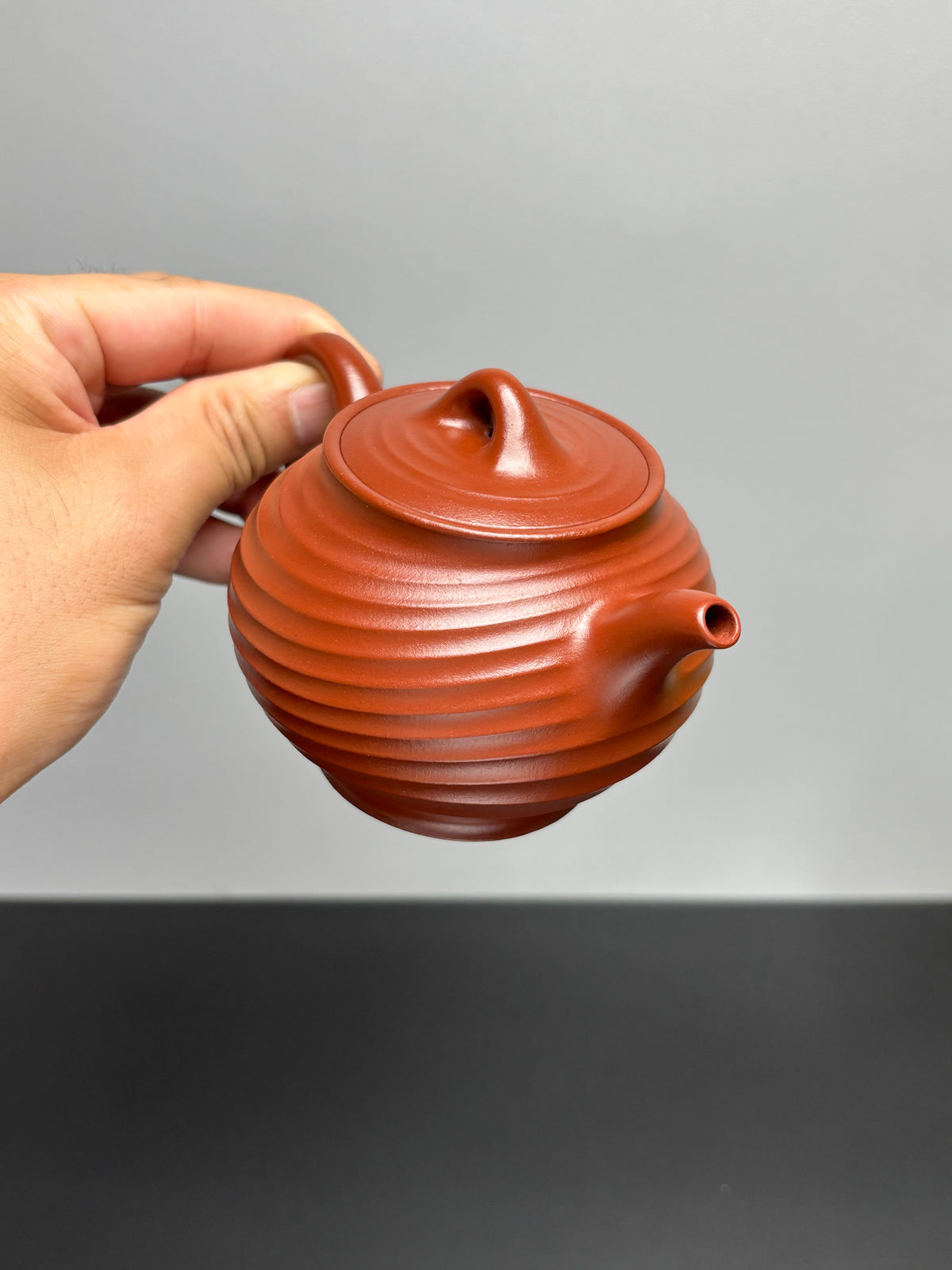范泽锋大师夫人·汤宣武 原创紫砂臻品《冬至壶》｜礼藏传世重器👍  ——家藏原矿优质大红袍·230cc ——江苏省陶瓷艺术名人·汤宣武·制 ——江苏省陶瓷艺术大师·范泽锋监制