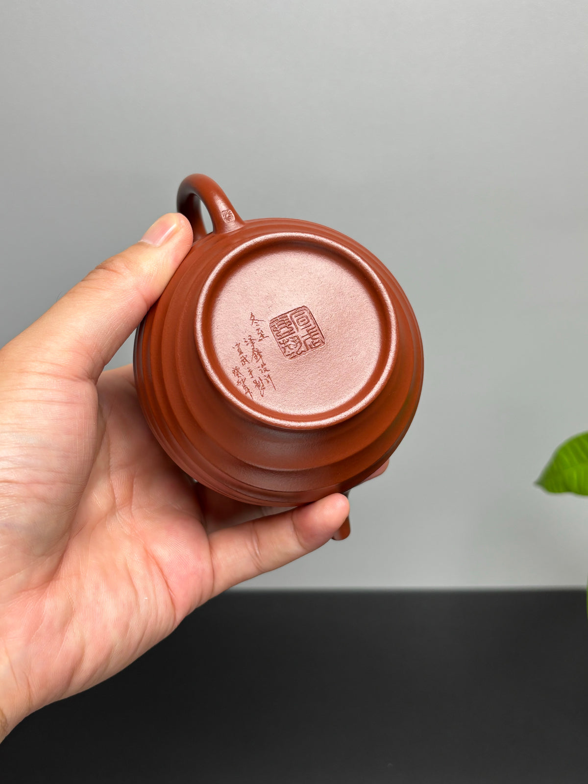 范泽锋大师夫人·汤宣武 原创紫砂臻品《冬至壶》｜礼藏传世重器👍  ——家藏原矿优质大红袍·230cc ——江苏省陶瓷艺术名人·汤宣武·制 ——江苏省陶瓷艺术大师·范泽锋监制