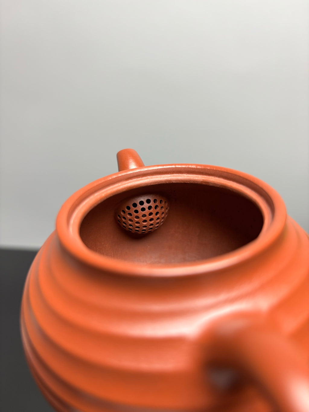 范泽锋大师夫人·汤宣武 原创紫砂臻品《冬至壶》｜礼藏传世重器👍  ——家藏原矿优质大红袍·230cc ——江苏省陶瓷艺术名人·汤宣武·制 ——江苏省陶瓷艺术大师·范泽锋监制