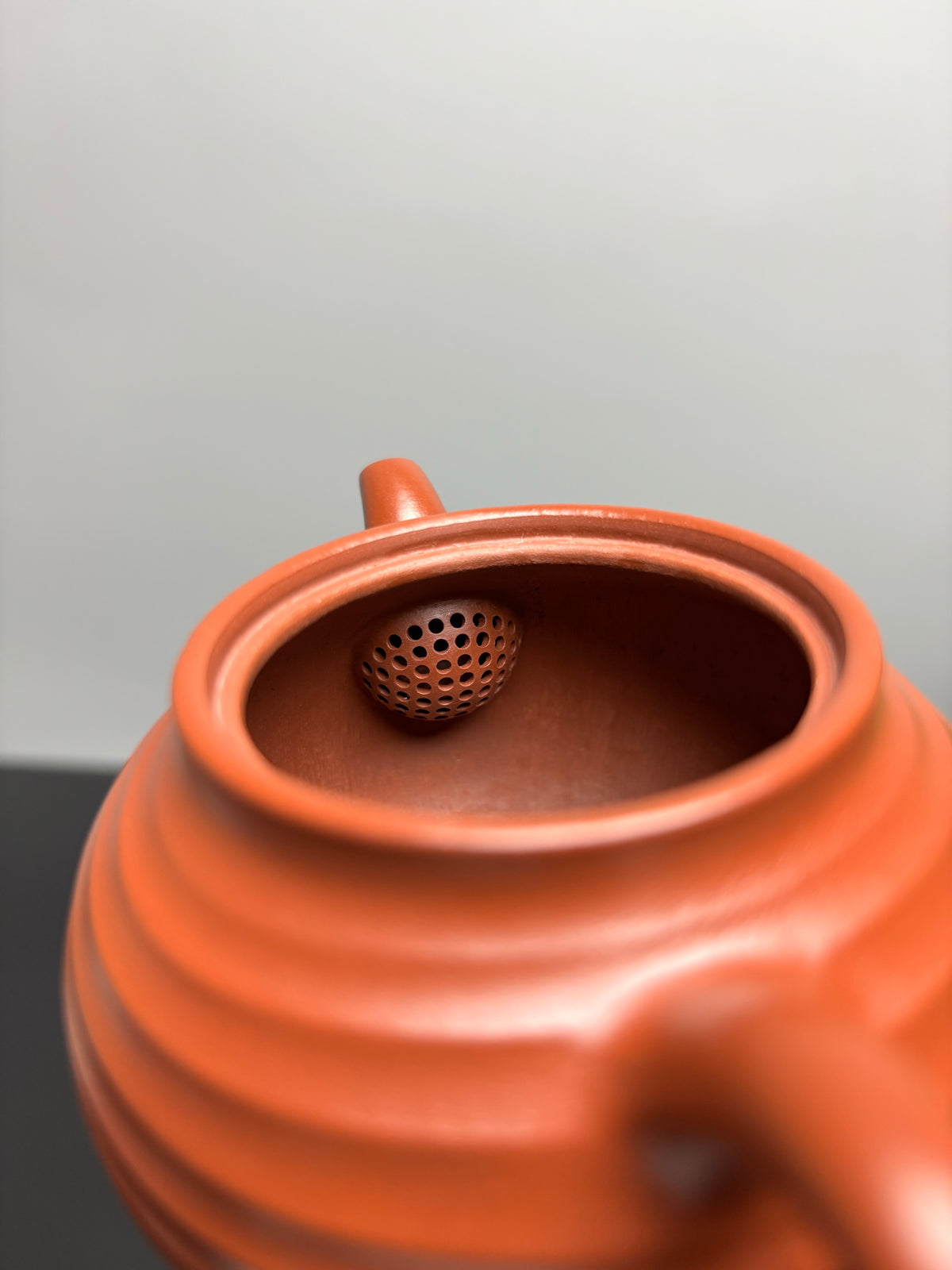 范泽锋大师夫人·汤宣武 原创紫砂臻品《冬至壶》｜礼藏传世重器👍  ——家藏原矿优质大红袍·230cc ——江苏省陶瓷艺术名人·汤宣武·制 ——江苏省陶瓷艺术大师·范泽锋监制