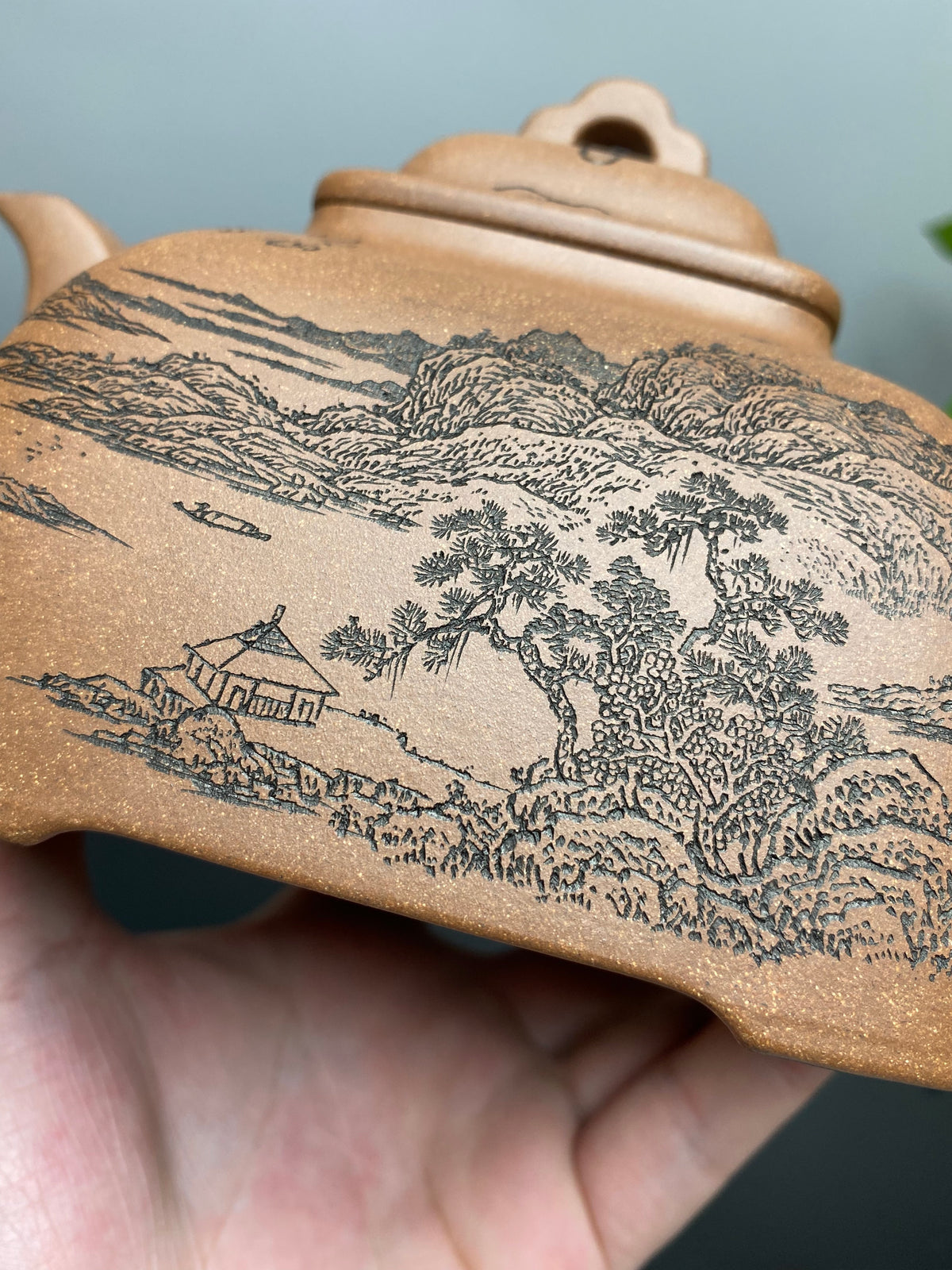 宏林山水·礼藏至尊｜紫砂界山水陶刻标杆｜陈宏林大师传世巅峰臻品【大弧菱壶】收藏送礼·双绝重器! ——原矿优质段泥·660cc ——紫砂山水陶刻天花板·陈宏林亲工