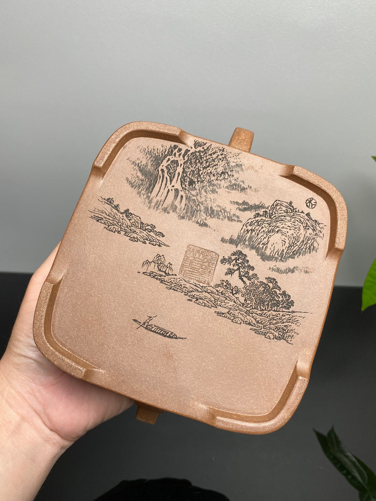 宏林山水·礼藏至尊｜紫砂界山水陶刻标杆｜陈宏林大师传世巅峰臻品【大弧菱壶】收藏送礼·双绝重器! ——原矿优质段泥·660cc ——紫砂山水陶刻天花板·陈宏林亲工