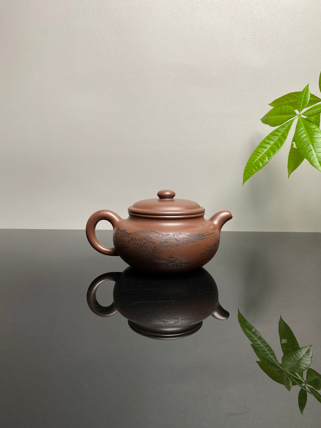 宏林山水·礼藏天下｜陈宏林大师传世巅峰臻品【仿古壶】业界标杆·收藏送礼·重器之选! ——原矿优质紫泥·430cc ——紫砂山水陶刻天花板·陈宏林亲工