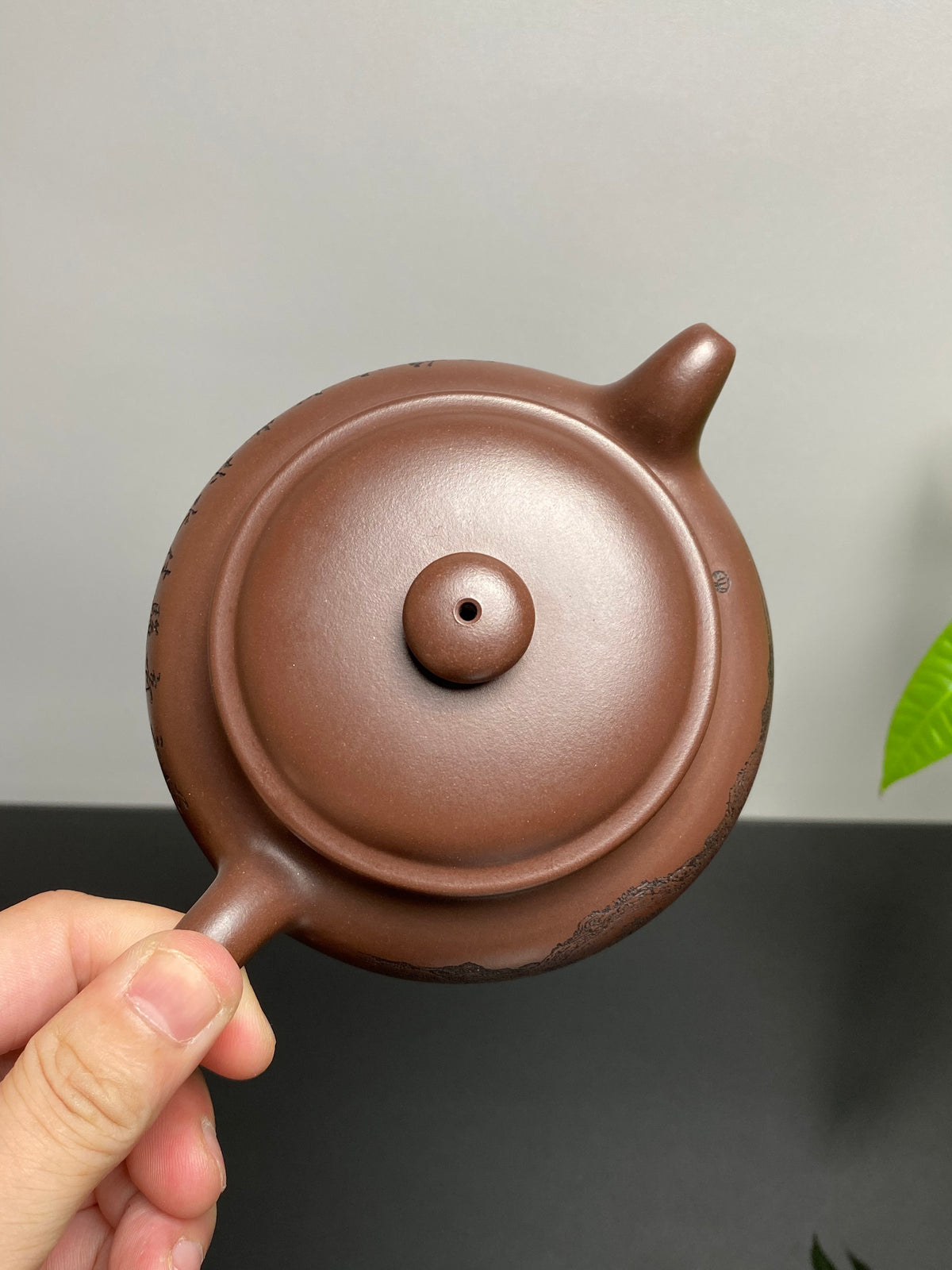 宏林山水·礼藏天下｜陈宏林大师传世巅峰臻品【仿古壶】业界标杆·收藏送礼·重器之选! ——原矿优质紫泥·430cc ——紫砂山水陶刻天花板·陈宏林亲工