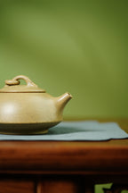 蒋琰滨大师高奢潜力臻品【虚怀壶】刀笔双绝，金石风骨，未来可期，收藏送礼天花板！  ——原矿优质本山绿泥·220cc&nbsp; ——宜兴市陶刻协会会长·蒋琰滨·亲工