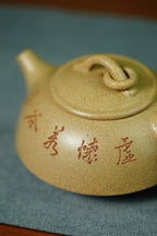 蒋琰滨大师高奢潜力臻品【虚怀壶】刀笔双绝，金石风骨，未来可期，收藏送礼天花板！  ——原矿优质本山绿泥·220cc&nbsp; ——宜兴市陶刻协会会长·蒋琰滨·亲工