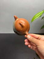 双宗师合璧·紫砂史巅峰 紫砂界天花板泥画｜何光宏·邱玉林联袂创作稀世孤品《秦权壶》——原矿优质老段泥·300cc ——省级大师·何光宏·亲绘 ——国大师邱玉林装饰·智者步步高