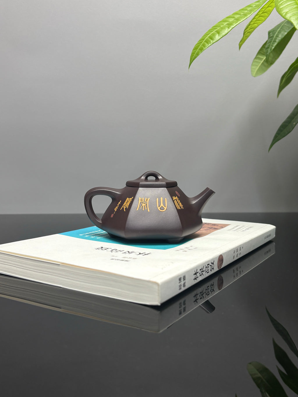双宗师合璧·紫砂史巅峰&nbsp; 紫砂界天花板泥画｜何光宏·邱玉林联袂创作稀世孤品《六方石瓢》——原矿优质老紫泥·130cc ——省级大师·何光宏·亲绘 ——国大师邱玉林装饰·溪山闲隐