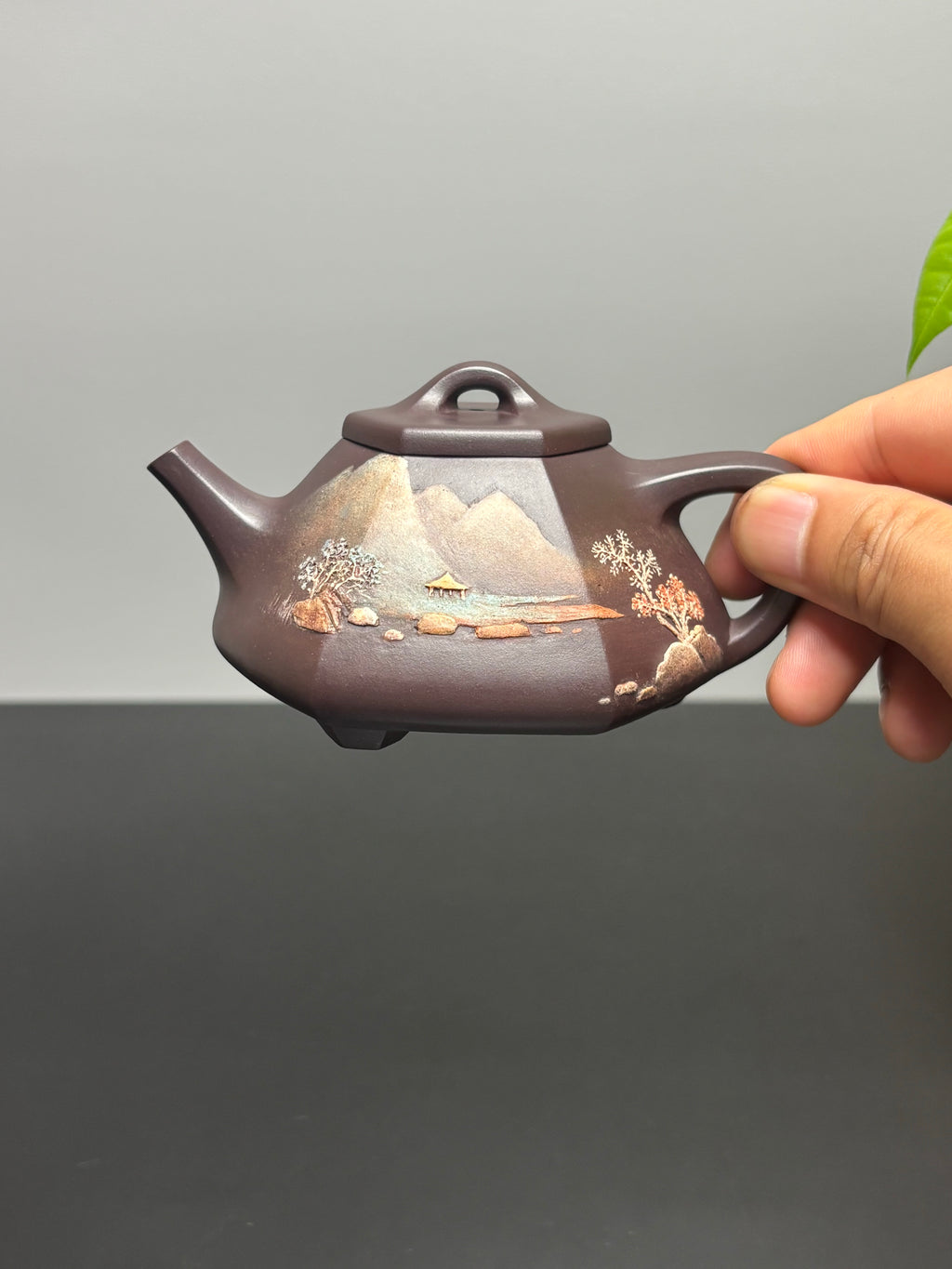 双宗师合璧·紫砂史巅峰&nbsp; 紫砂界天花板泥画｜何光宏·邱玉林联袂创作稀世孤品《六方石瓢》——原矿优质老紫泥·130cc ——省级大师·何光宏·亲绘 ——国大师邱玉林装饰·溪山闲隐