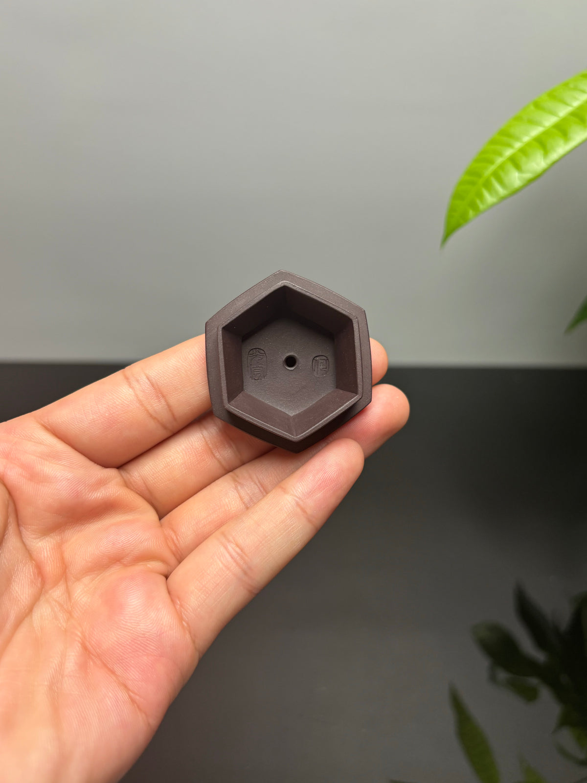 双宗师合璧·紫砂史巅峰&nbsp; 紫砂界天花板泥画｜何光宏·邱玉林联袂创作稀世孤品《六方石瓢》——原矿优质老紫泥·130cc ——省级大师·何光宏·亲绘 ——国大师邱玉林装饰·溪山闲隐