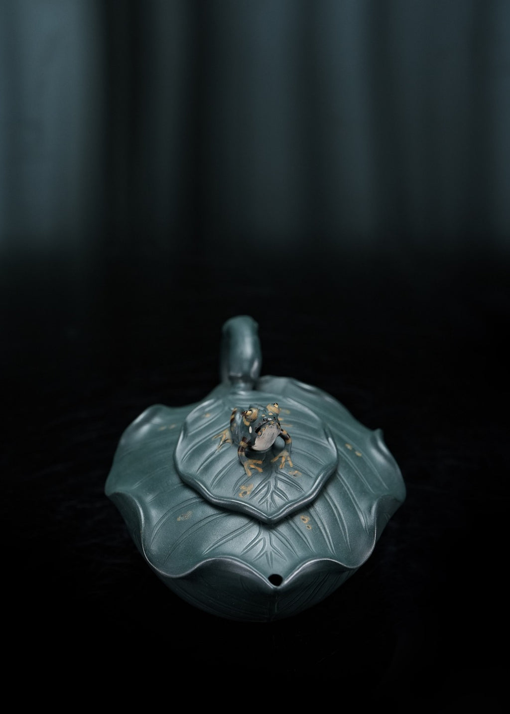 蒋蓉之女 传世花器｜蒋艺华·非遗紫砂巅峰重器《树蛙套组》收藏传世·高端礼赠艺术珍品！  ——原矿优质绿泥 ·300cc ——中国传统陶瓷艺术大师·蒋艺华 制