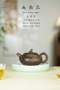 百年传承 紫砂世家｜大生壶第四代嫡传·范秀芳紫砂臻品《扁南瓜壶》传世收藏·礼赠双绝重器！  ——原矿优质紫泥·350cc ——江苏省陶瓷艺术大师·范秀芳 制