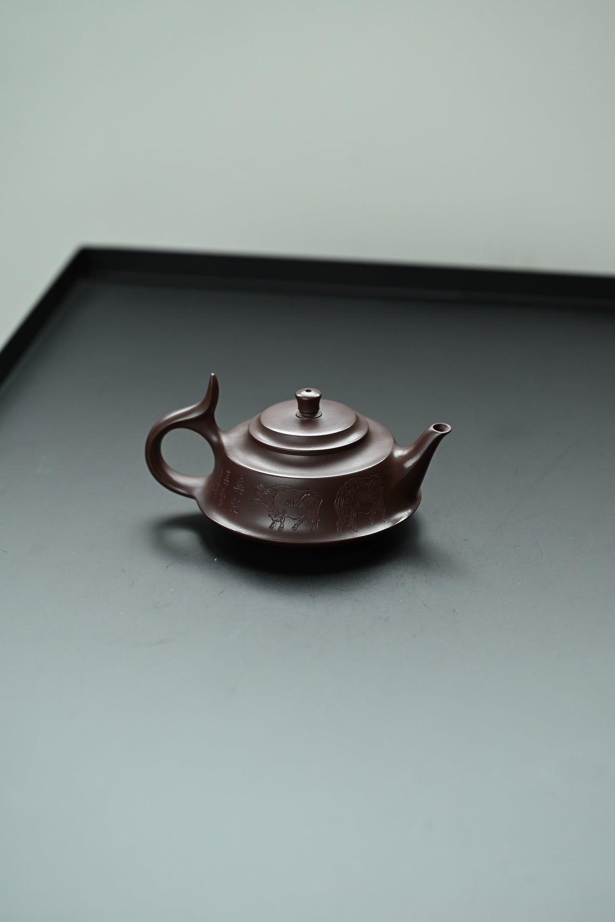 牛转乾坤·全手工 /省大师陈富强高徒徐秋璐作品  /容量170cc/紫泥大红袍