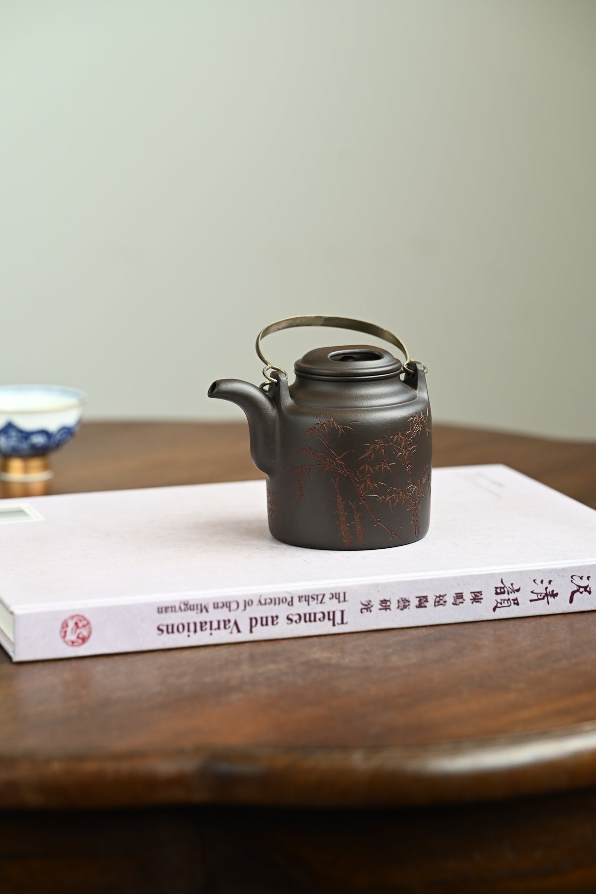 洋桶·全手工 全手工大赛一等奖，招商杯金奖祁令军作品 /容量210cc/一厂黑料 牛盖洋桶壶长圆形身简，端庄大方，线面挺刮，气度饱满