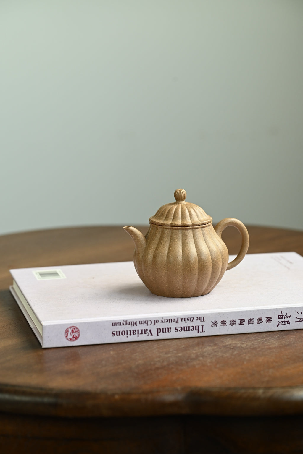 秋蕊·全手工 /全手工大赛一等奖，顶级筋纹器高手王军作品/容量210cc/原矿段泥 筋纹花瓣，花蕊做钮，秀雅俊秀，筋纹由壶钮依次延展开来