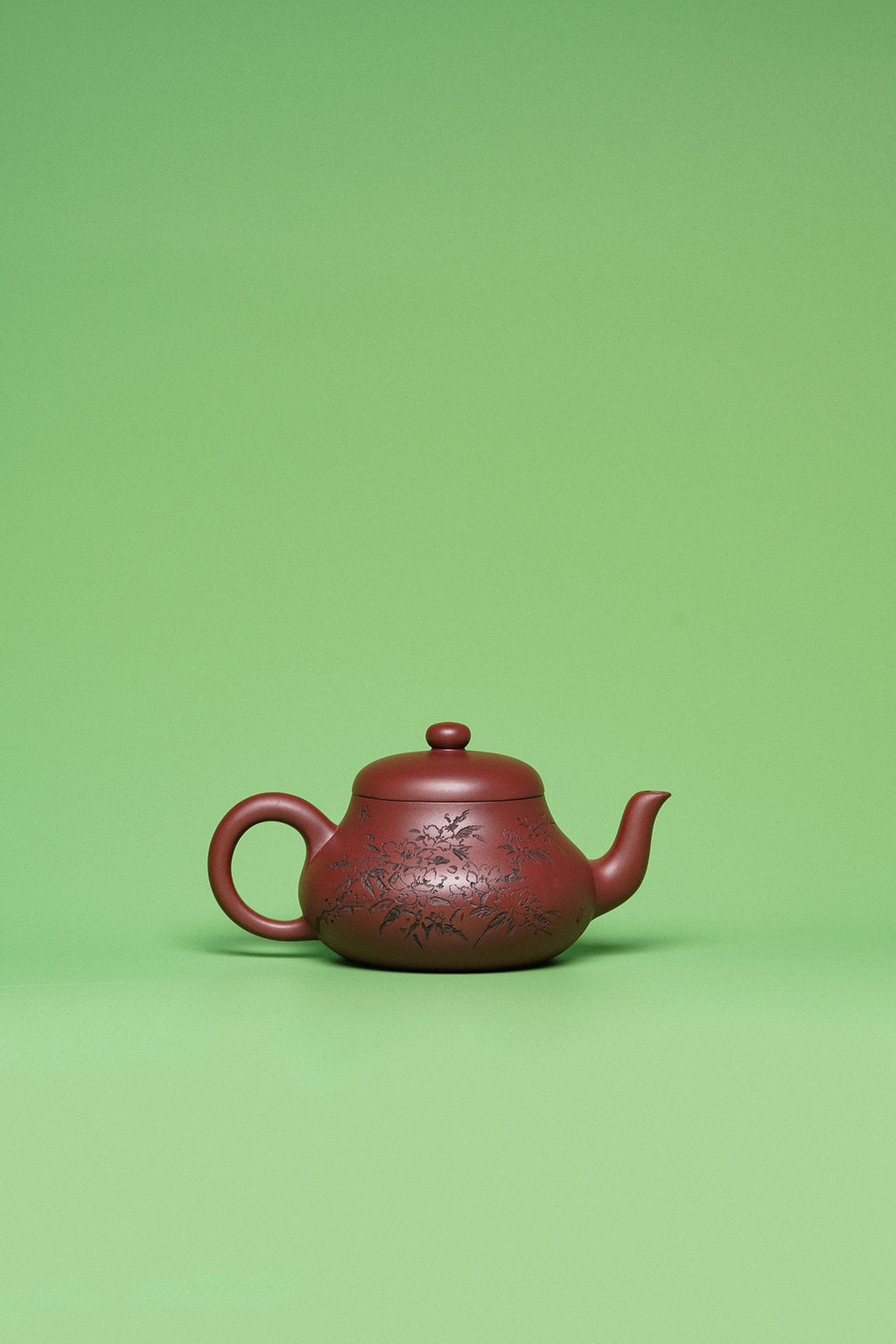 紫砂臻品·礼藏首选｜周建春大师扛鼎之作《君德壶》是收藏与礼赠皆宜的高端艺术品！ ——原矿优质龙血砂·260cc ——正高级工艺美术师·周建春·制