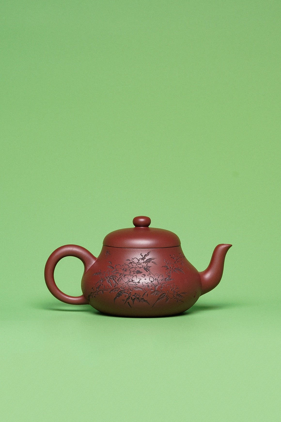 紫砂臻品·礼藏首选｜周建春大师扛鼎之作《君德壶》是收藏与礼赠皆宜的高端艺术品！ ——原矿优质龙血砂·260cc ——正高级工艺美术师·周建春·制