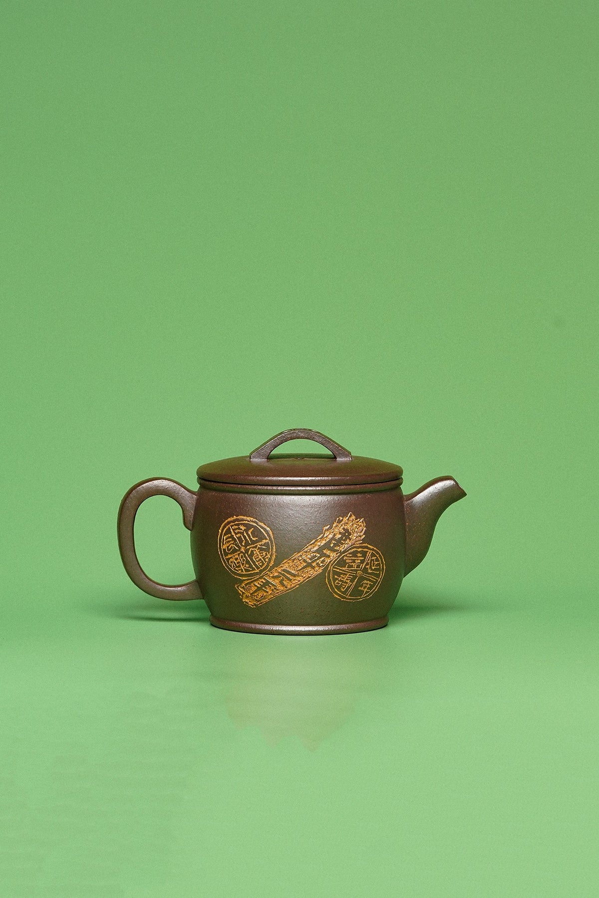 紫砂臻品·礼藏首选｜周建春大师扛鼎之作《汉瓦壶》是收藏与礼赠皆宜的高端艺术品！——原矿优质金龙血砂·180cc ——正高级工艺美术师·周建春·制