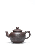 高工藏品《伏虎罗汉》铭文：博大精深 ——原矿优质老紫泥·450cc 大品 ——高级工艺美术师·范老师·制 ——乡村振兴技艺师·立禾·刻