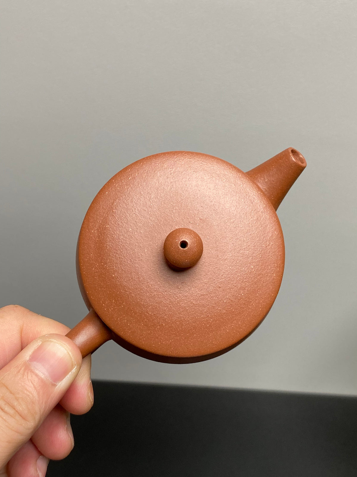 原鉱・良材・名工「漢瓦セット」　淹茶に最適な大口蓋の逸品👍🏻
——原鉱・高品質な降坡泥・220cc
——実力派陶芸家・周文賞 作