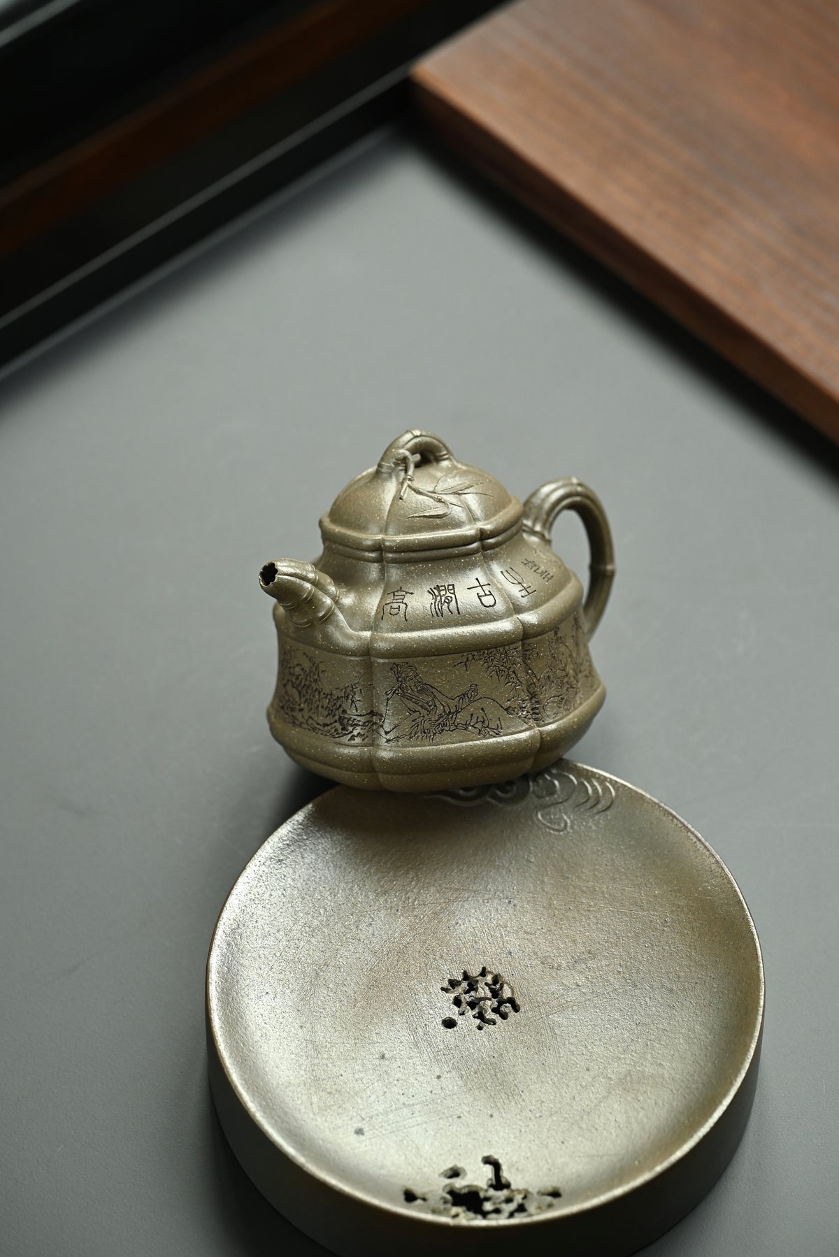 六瓣竹鼎·双工合制 /大拍陶手雷罡作品（师承范伟群），钱琦刻/容量230cc/家藏蟹壳青