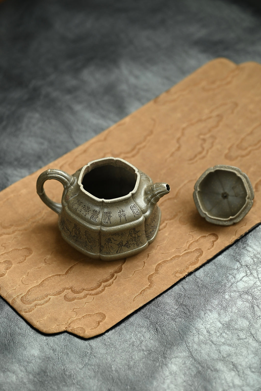 六瓣竹鼎·双工合制 /大拍陶手雷罡作品（师承范伟群），钱琦刻/容量230cc/家藏蟹壳青