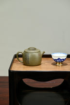 汉瓦·翠竹·全手工/陶刻大赛金奖李建军作品 /容量160cc/原矿青段 身形俊俏圆鼓，口沿宽阔，过桥钮精巧玲珑