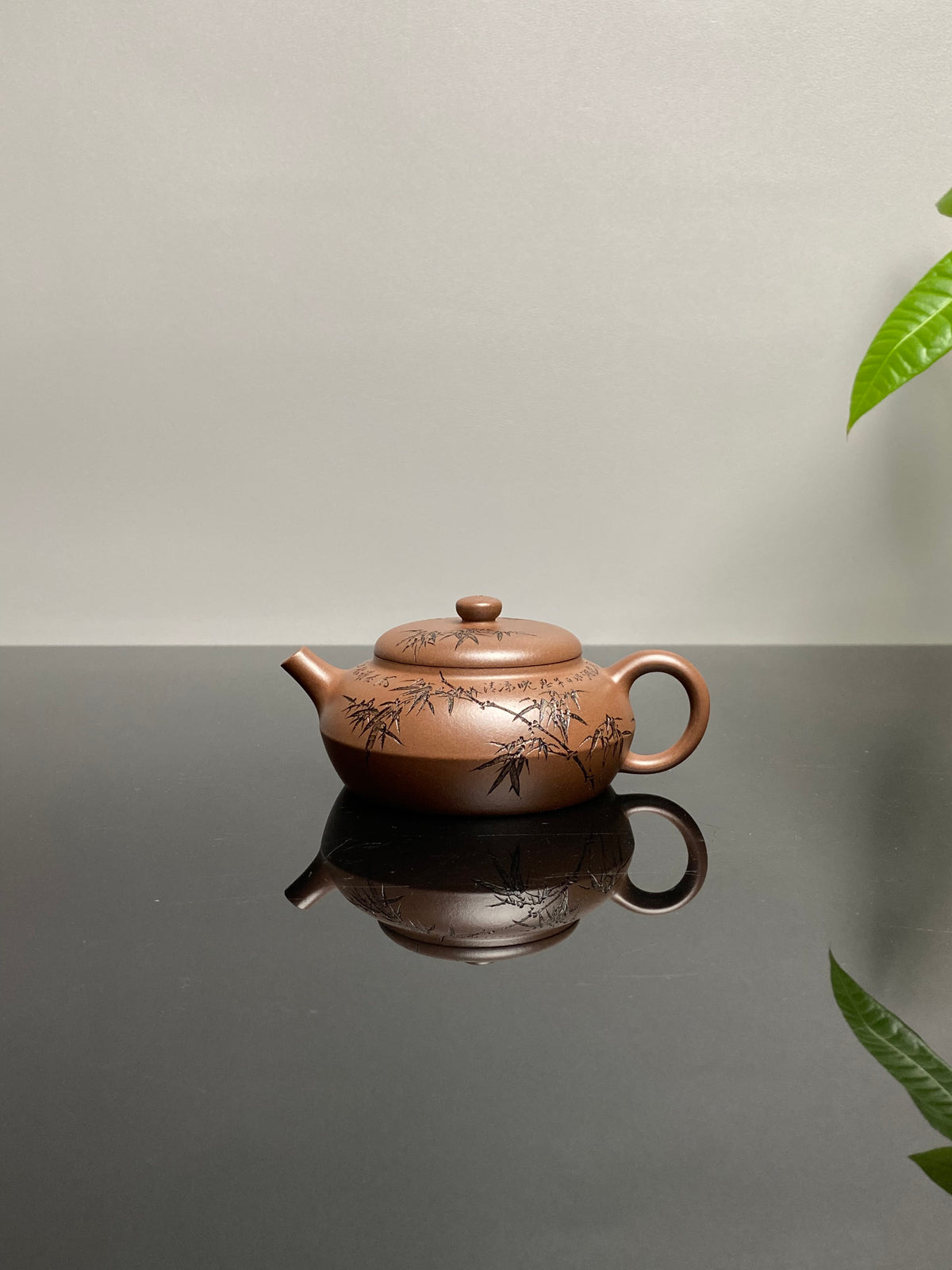 陈宏林大师传世巅峰臻品【虚怀壶】收藏送礼·双绝重器!&nbsp;  ——原矿优质老紫泥·120cc ——紫砂山水陶刻天花板·陈宏林亲工